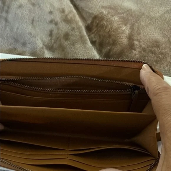 MCM Brown Logo Clutch - Picture 5 of 10